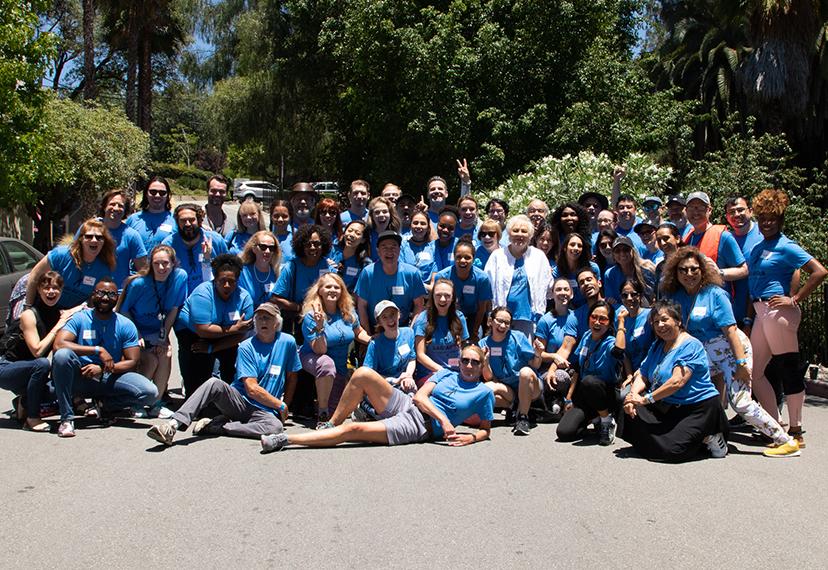 Foto grupal con todos en azul