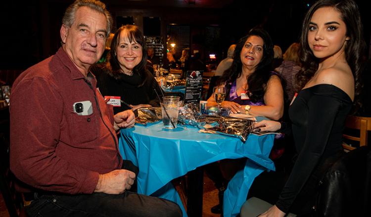 ¡Estos asistentes a la fiesta de Nevada Local te han guardado un lugar en la mesa! Foto de Shane O'Neal / SAG-AFTRA