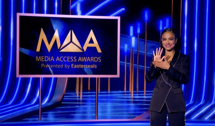 Imagen destacada "43rd Media Access Awards reconoce a la miembro Selma Blair, creadora del taller 'Meet the Biz'"