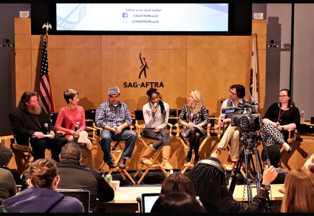 Un grupo diverso de mujeres sentadas en la sala de conferencias SAG-AFTRA Plaza Cagney.