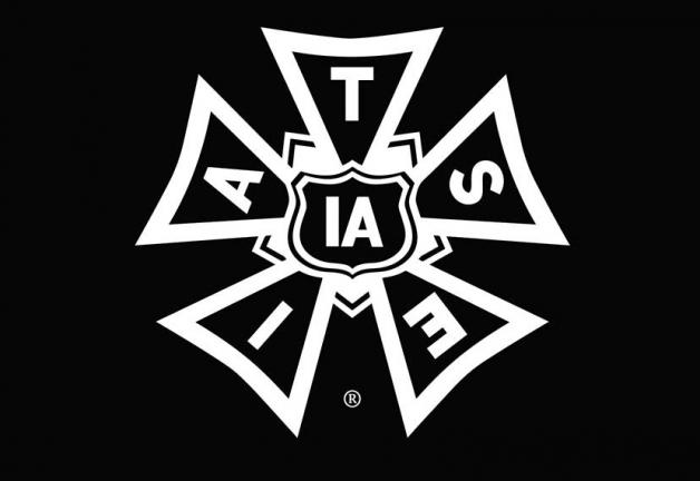 Logotipo IATSE en blanco con fondo negro