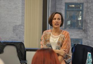 Janelle Snow responds to a member’s question.