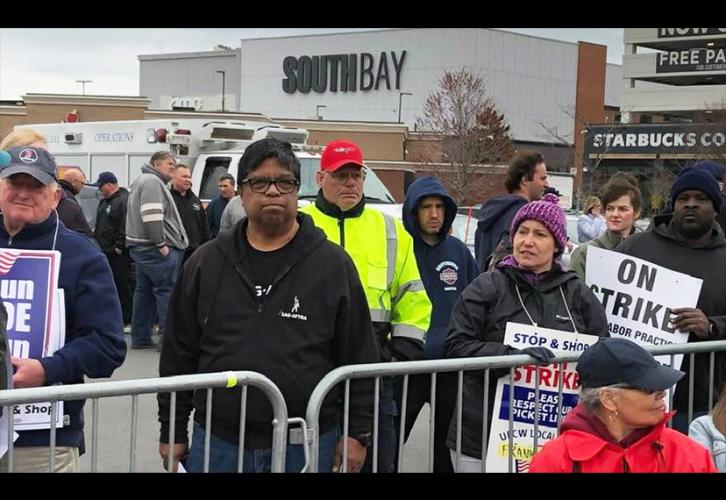 New England Local Vice President, Broadcast Vic Ramos at the Stop & Shop Rally on April 18. (Photo by Sean Martin)