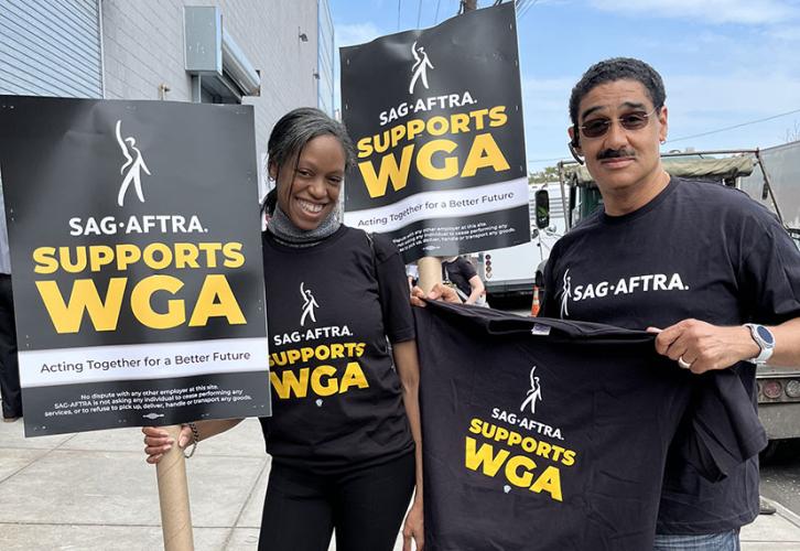 SAG-AFTRA members support the WGA