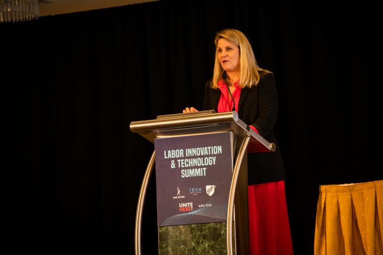 Imagen de carrusel para "SAG-AFTRA, AFL-CIO debaten sobre tecnología, políticas y el futuro laboral"