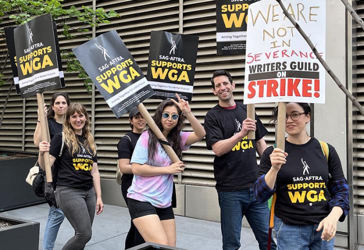 SAG-AFTRA members support the WGA