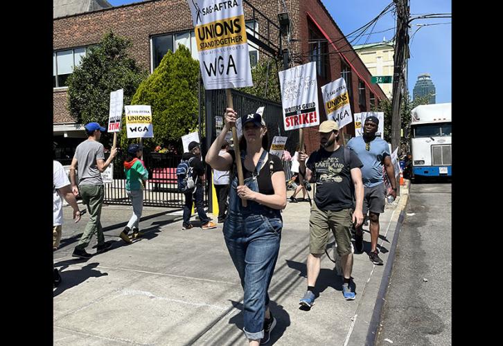 SAG-AFTRA members support the WGA