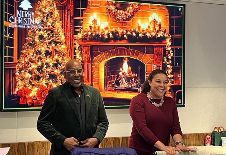 New York Local President Knight and Executive Vice President Linda Powell greet members and wish them a happy holiday season.