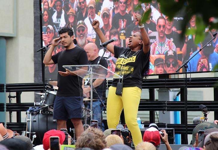 L.A. Local First Vice President Sheryl Lee Ralph gives a powerful performance of “Endangered Species” to begin her remarks in front of Paramount Studios at the L.A. march and rally in Hollywood.