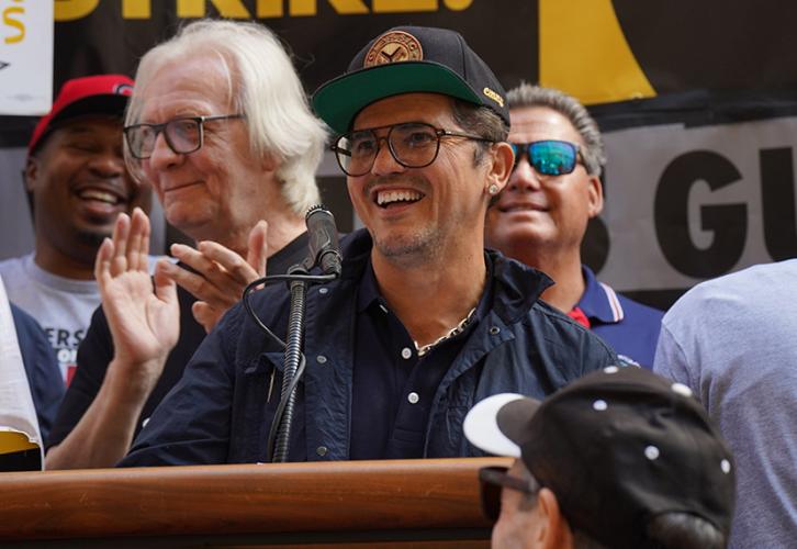 John Leguizamo addresses the crowd. Photo by Derek French | Shutterstock for SAG-AFTRA.