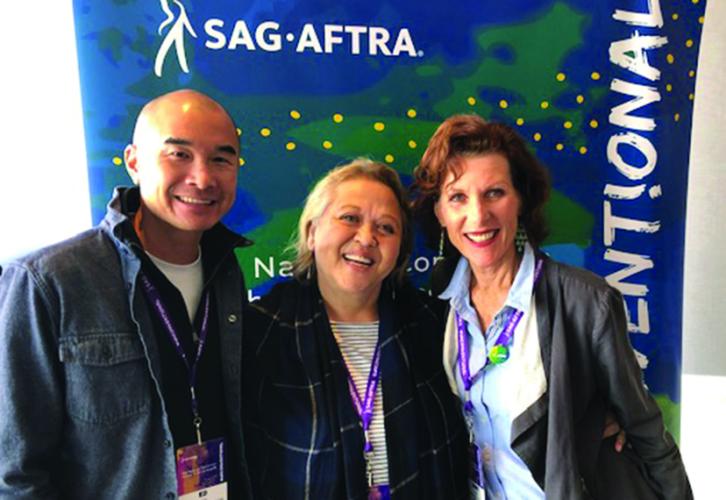 Ed Moy con sus compañeras Amy Hill y Janet Dwyer