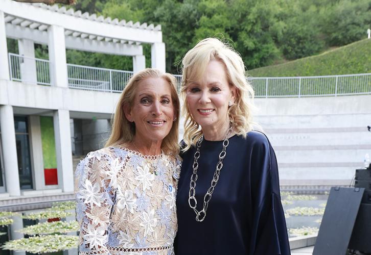 Liza Asner, left, and actor Jean Smart.