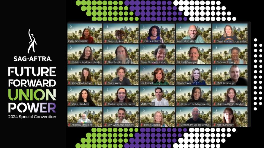 Una captura de pantalla de 25 personas sonrientes sobre un fondo con un galón verde, morado y blanco. El logotipo y el texto de SAG-AFTRA a la izquierda dicen "Convención especial Future Forward Union Power 2024". “Union Power” tiene un degradado de color verde, blanco y morado.