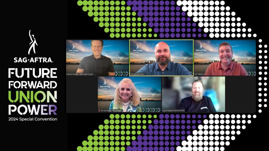 Una captura de pantalla de cinco personas sonrientes sobre un fondo con un galón verde, morado y blanco. El logotipo y el texto de SAG-AFTRA a la izquierda dicen "Convención especial Future Forward Union Power 2024". “Union Power” tiene un degradado de color verde, blanco y morado.