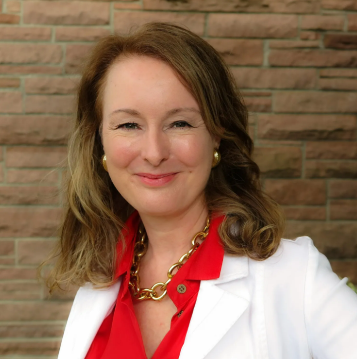 Stephanie Bloomingdale