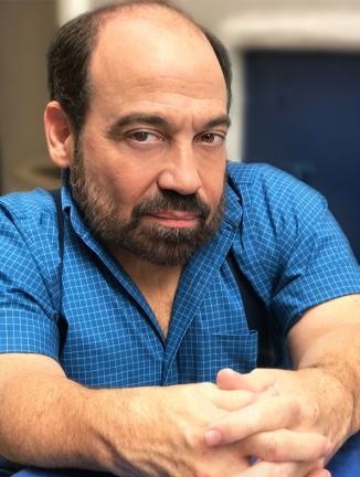 Danny Woodburn headshot